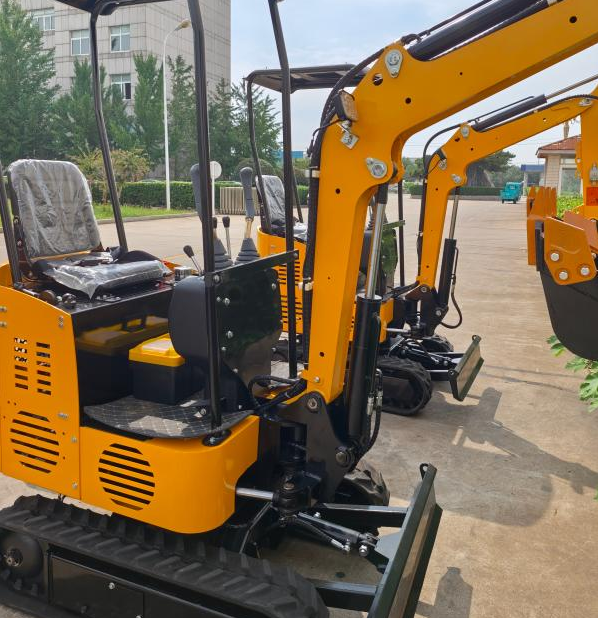 高效啟程！凱迪沃小型挖掘機批量裝車發(fā)貨，馳援全國基建工程！